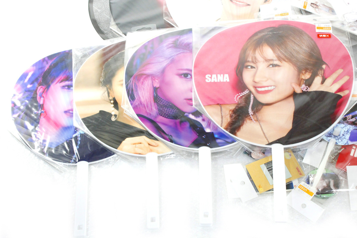 ジャンク品 韓国 韓流 K Pop Twice Itzy Astro Gd Ikon Bts 他 うちわ ペンラ ポスター等 グッズ まとめ売り その他 売買されたオークション情報 Yahooの商品情報をアーカイブ公開 オークファン Aucfan Com