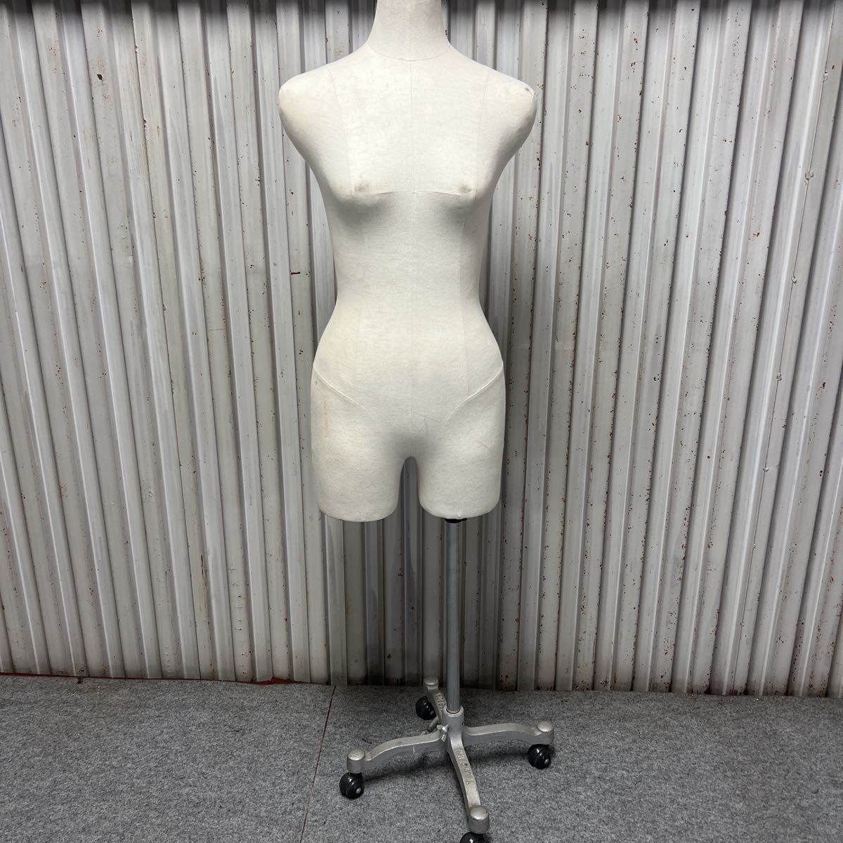 トルソー女性用 店舗什器 キイヤ Body 高さ調節可能 ウエスト62cm 格安 スタートsv1 女性 売買されたオークション情報 Yahooの商品情報をアーカイブ公開 オークファン Aucfan Com