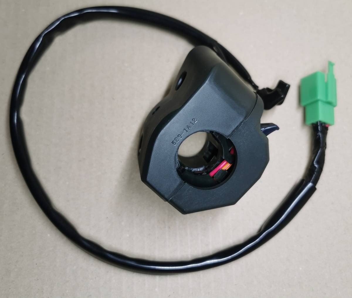 ◎新品◎ ゼファー400(1991～1992年式)用 カワサキ純正・右スイッチ 