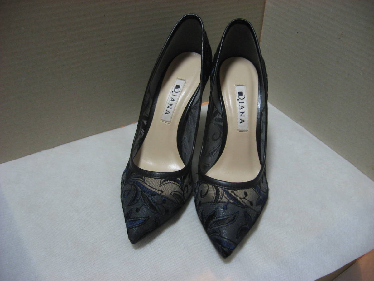 ◆新品！ダイアナのポインテッドトゥチュールパンプス22.5cm濃紺リーフ柄レース◆U