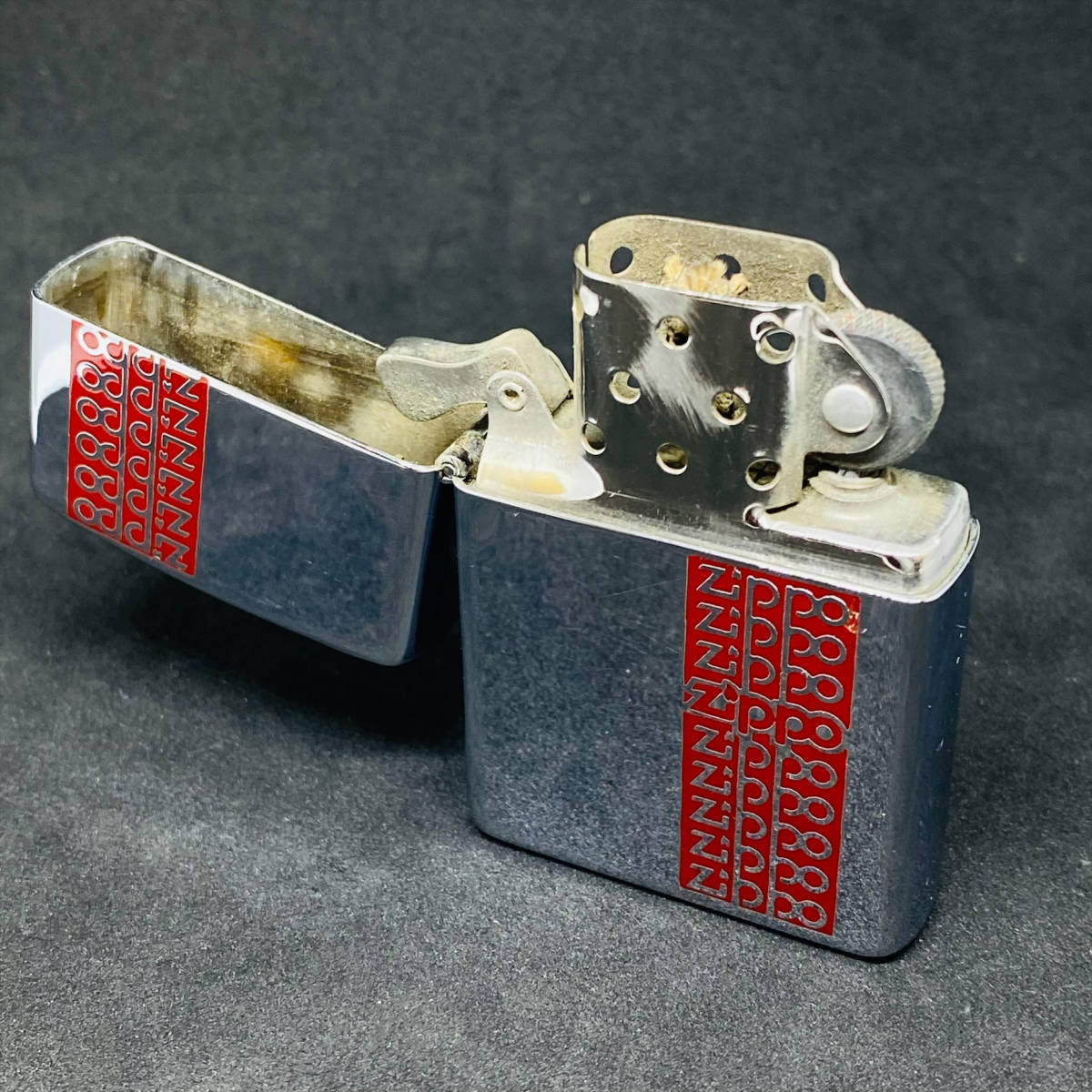 ZIPPO ジッポ 1979年製 刻印 / // 美品箱付き ZIPPOロゴ 赤ライン 5554 