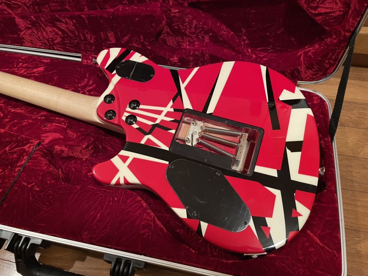 EVH Wolfgang STD.をベースにRED&white＆black stripe.リフィニッシュ