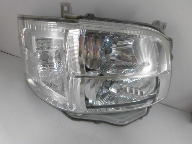 人気，お買い得 M8-4-1 ハイエース ３型 HID トヨタ純正 打刻６５ 26-129(ヘッドライト)｜売買されたオークション情報、yahooの商品情報をアーカイブ公開 - オークファン トヨタ用