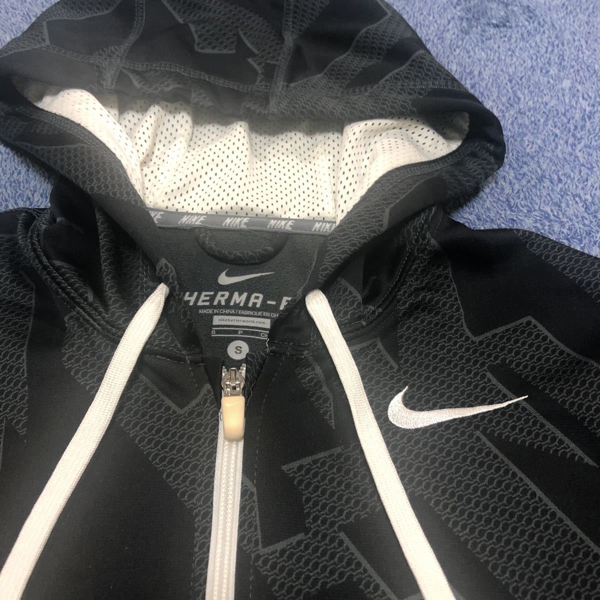 Nike Therma Fit ジップアップパーカー メンズサイズs ナイキ サーマフィットパーカー パーカ 売買されたオークション情報 Yahooの商品情報をアーカイブ公開 オークファン Aucfan Com