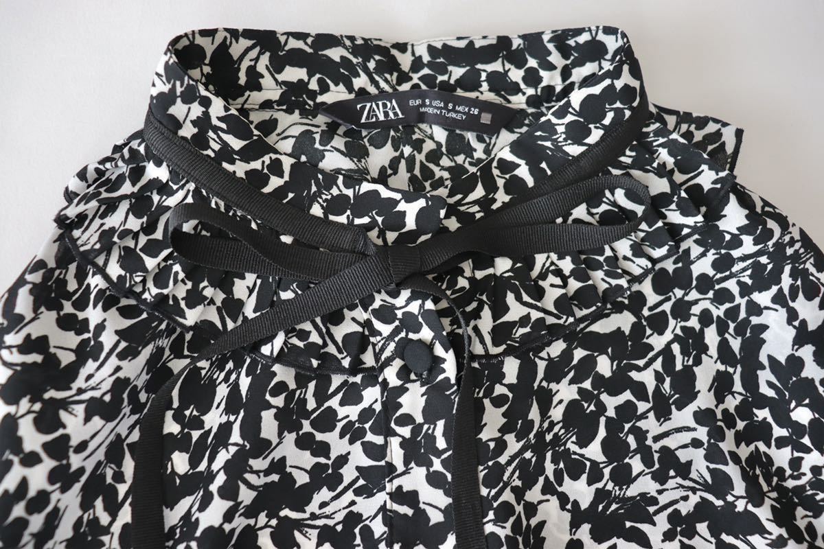 Zara ザラ 大人可愛い リボン付き 小花柄 ブラウス 襟プリーツ 黒 白 モノトーントップス シャツ 春 Sサイズ トップス 売買されたオークション情報 Yahooの商品情報をアーカイブ公開 オークファン Aucfan Com