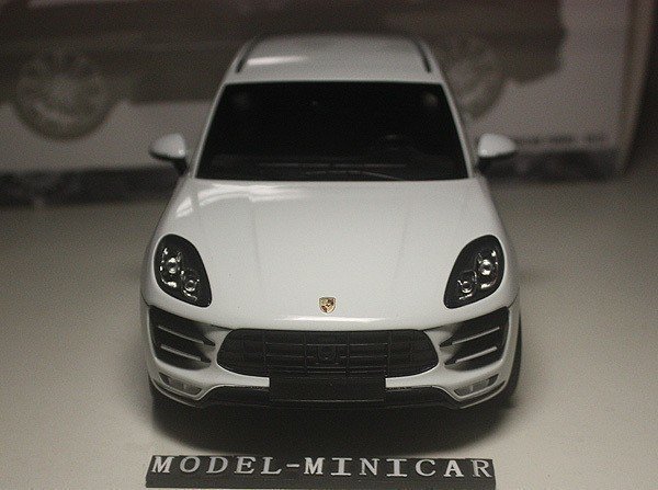 △MINICHAMPS 1/18 Porsche マカン MACAN ターボ TURBO SUV 白
