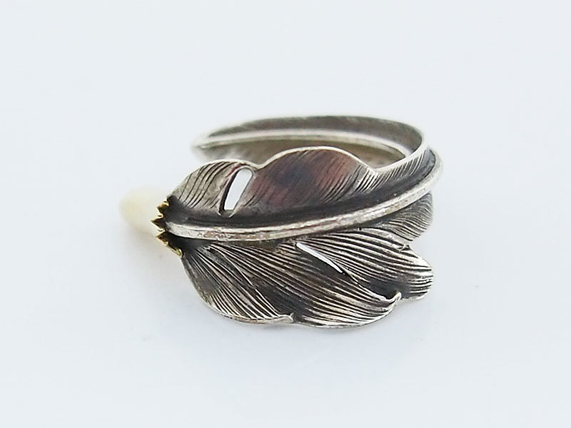 美品 LARRY SMITH 18K EAGLE HEAD KAZEKIRI FEATHER RING GOLD ACCENT 