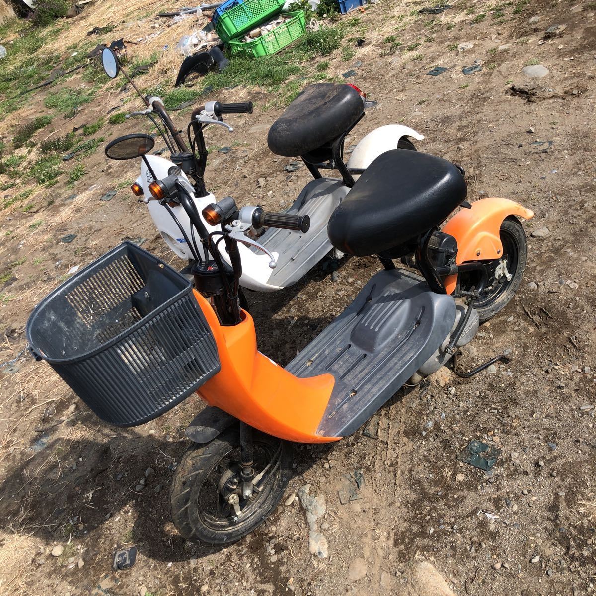 スズキ チョイノリ2台未整備未確認レストアベース前橋市から。(50cc 