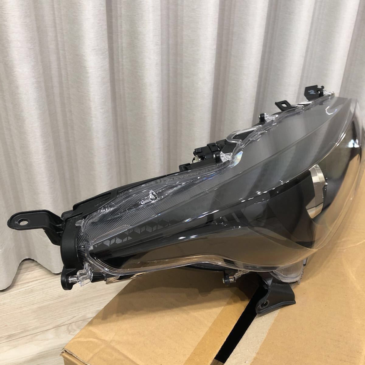 送料無料 トヨタ純正 ヤリス MXPA10 MXPH10 KSP210 右ヘッドライト