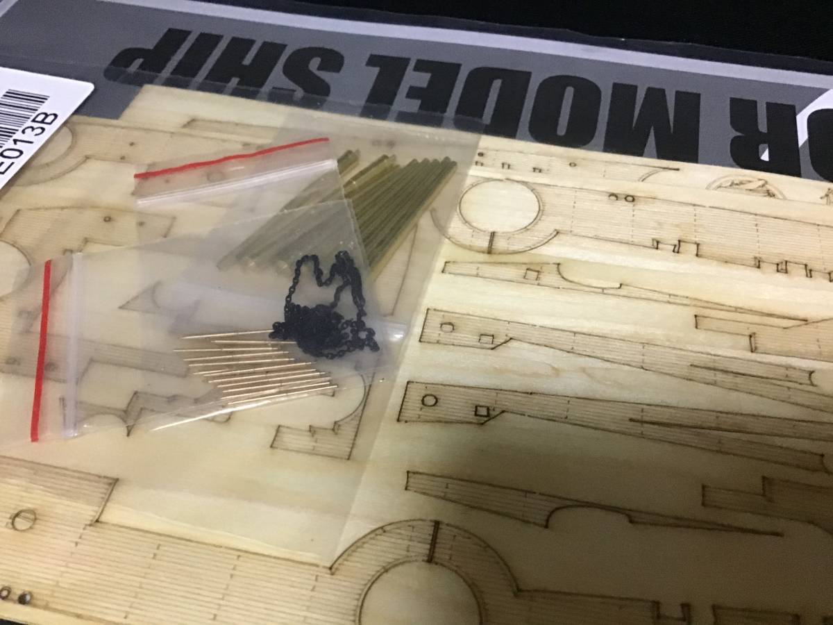 EP-MODEL社 1/350 ドイツ海軍 戦艦　ビスマルク 用 木製甲板・真鍮製砲身・エッチングシート　タミヤ社用