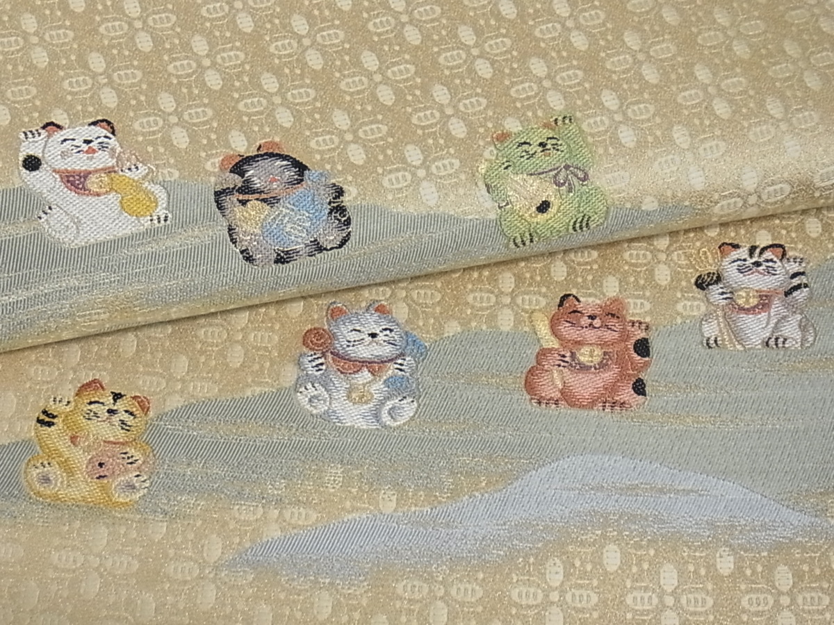 着物屋こころ□六通柄袋帯 唐織 招き猫七福神 金糸 金通し地 正絹