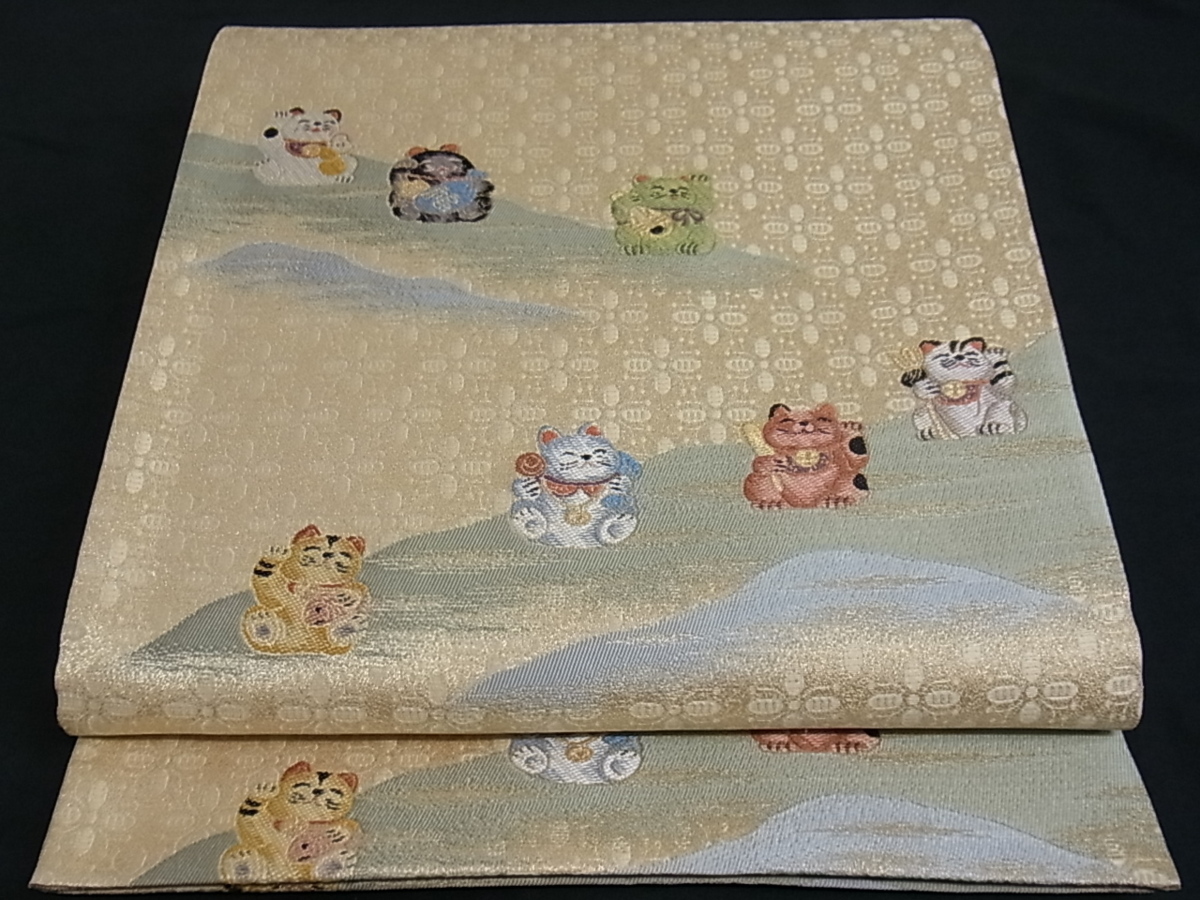 着物屋こころ□六通柄袋帯 唐織 招き猫七福神 金糸 金通し地 正絹