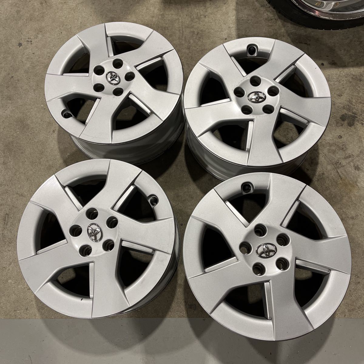 Zvw30 プリウス Sツーリング 純正ホイール 4本セット 激安 4本セット 