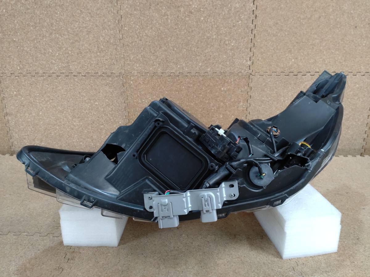 ジャンク品】トヨタ ヴォクシー ZRR80 80系 右ヘッドライト LED 