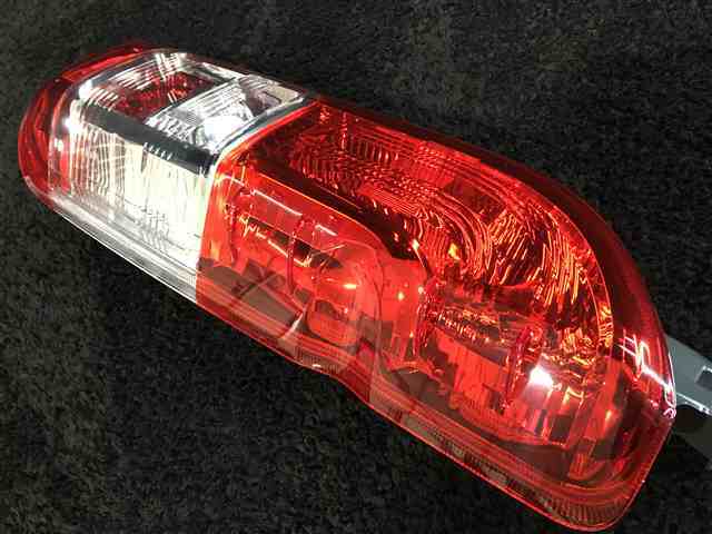 ハイエース 200系 トヨタ 寒冷地仕様 テールランプ 純正 レジアス