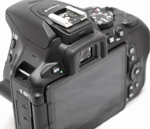 I2460 ニコン Nikon D5600 AF-P DX NIKKOR 18-55mm f⁄3.5-5.6G VR AF-