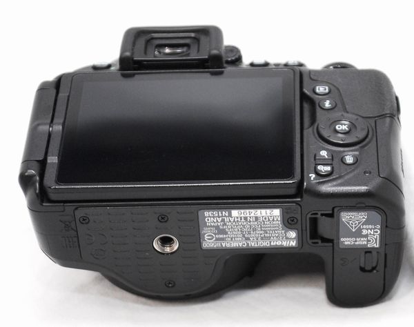 新品同様の超美品 141ショット・豪華セットNikon ニコン D5600