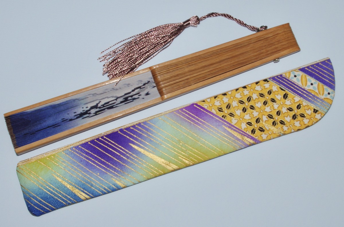 佳 339 正絹扇子入れ 扇子袋 ブルー系に大きな矢羽根 ハンドメイド 手作り 金彩友禅 染めサンプル着物地リメイク(扇子)｜売買された ...