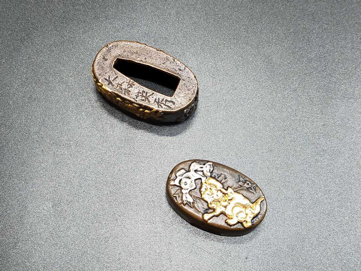 Q127 縁頭 牡丹獅子図 銅地 絵金銀 日本刀装具