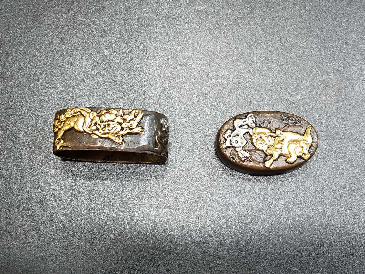 Q127 縁頭 牡丹獅子図 銅地 絵金銀 日本刀装具