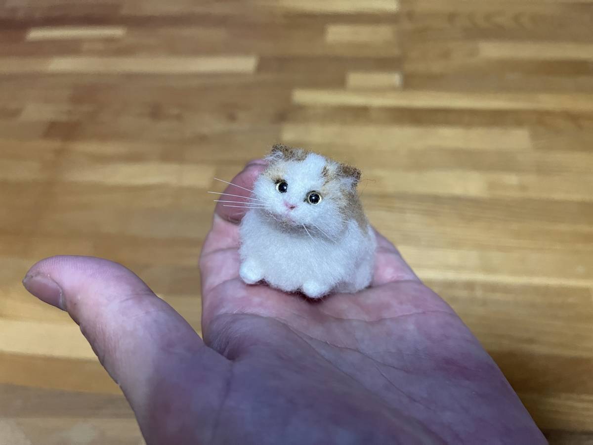 羊毛フェルト 猫 ハンドメイド スコティッシュ白猫 送料込み 羊毛フェルト 猫 ハンドメイド スコティッシュ白猫 送料込み