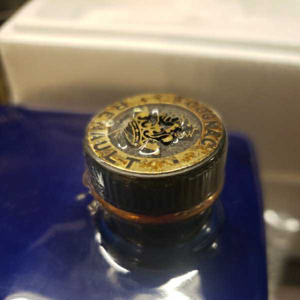 ☆未開栓☆古酒 陶器製 車型 ブランデー RENAULT COGNAC CARTE NOIRE