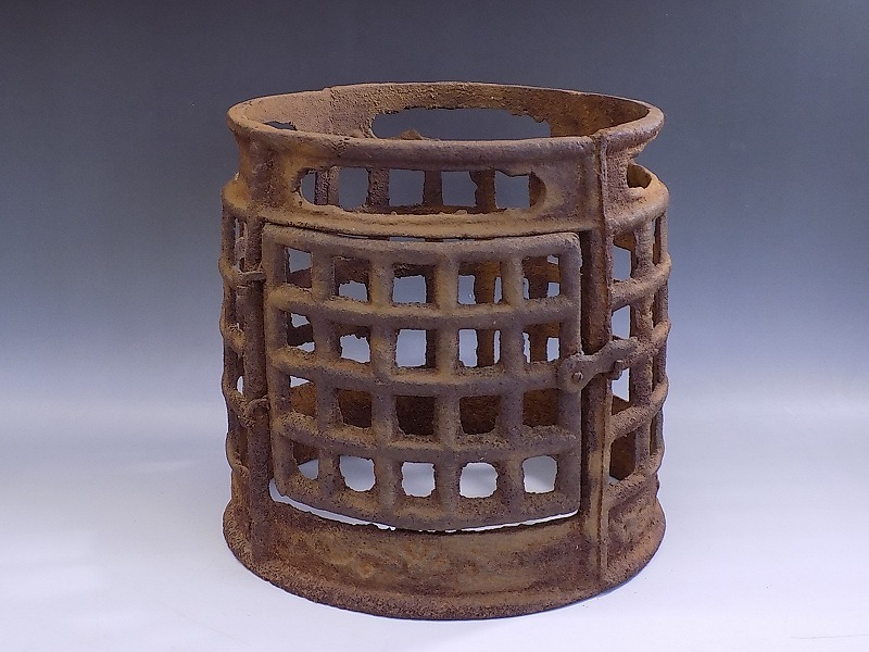 c747 古美術品 時代物 古鉄 造 特大 燈籠 重厚 高さ40cm 重量14.4kg 透