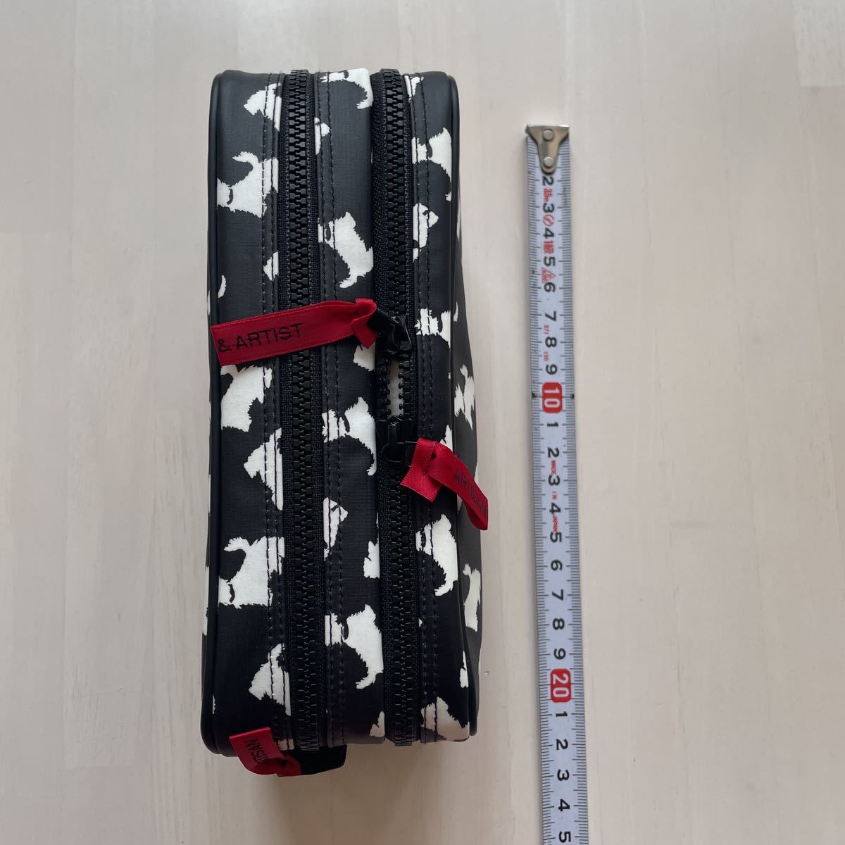 低価，正規品 ARTISAN & ARTIST コスメポーチ デザイン 日本製 アルティザン&アーティスト 定価8800円位(化粧ポーチ)｜売買されたオークション情報、yahooの商品情報をアーカイブ公開 - オークファン 化粧ポーチ
