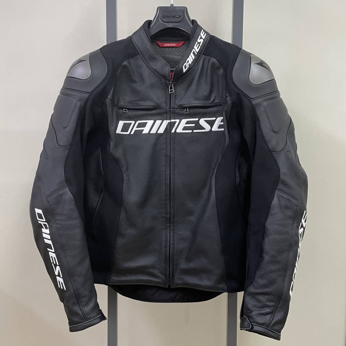 0 Dainese Racing White⁄Black⁄Red Fluo Perf 【美品】DAINESE RACING