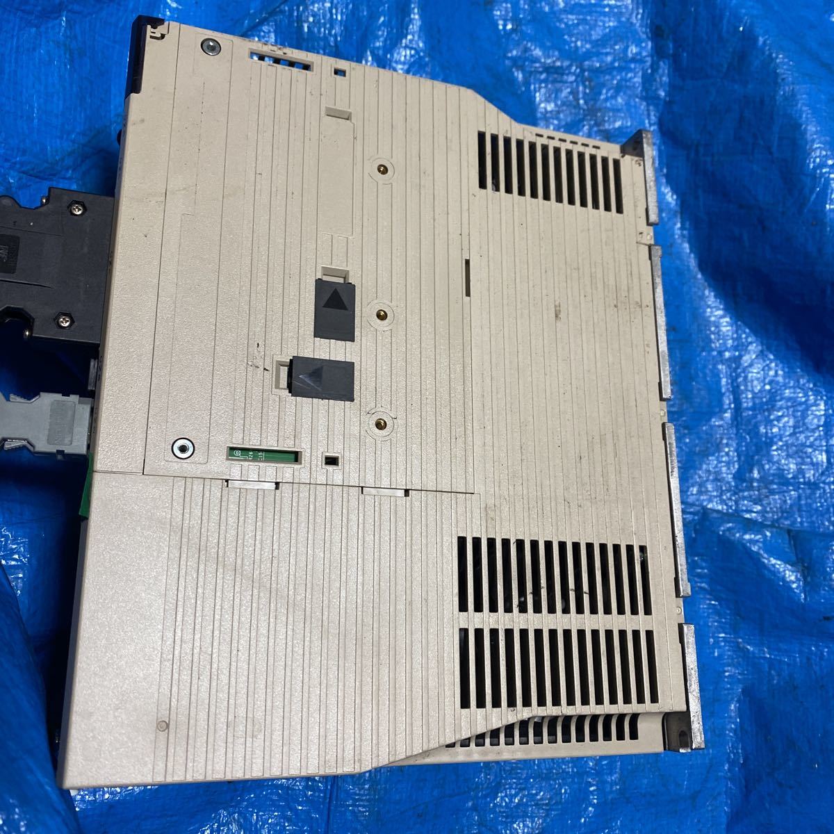 安川電機・ΣⅢ ACサーボアンプSGDS-04A01A 2台 安川電機・ΣⅢ ACサーボ