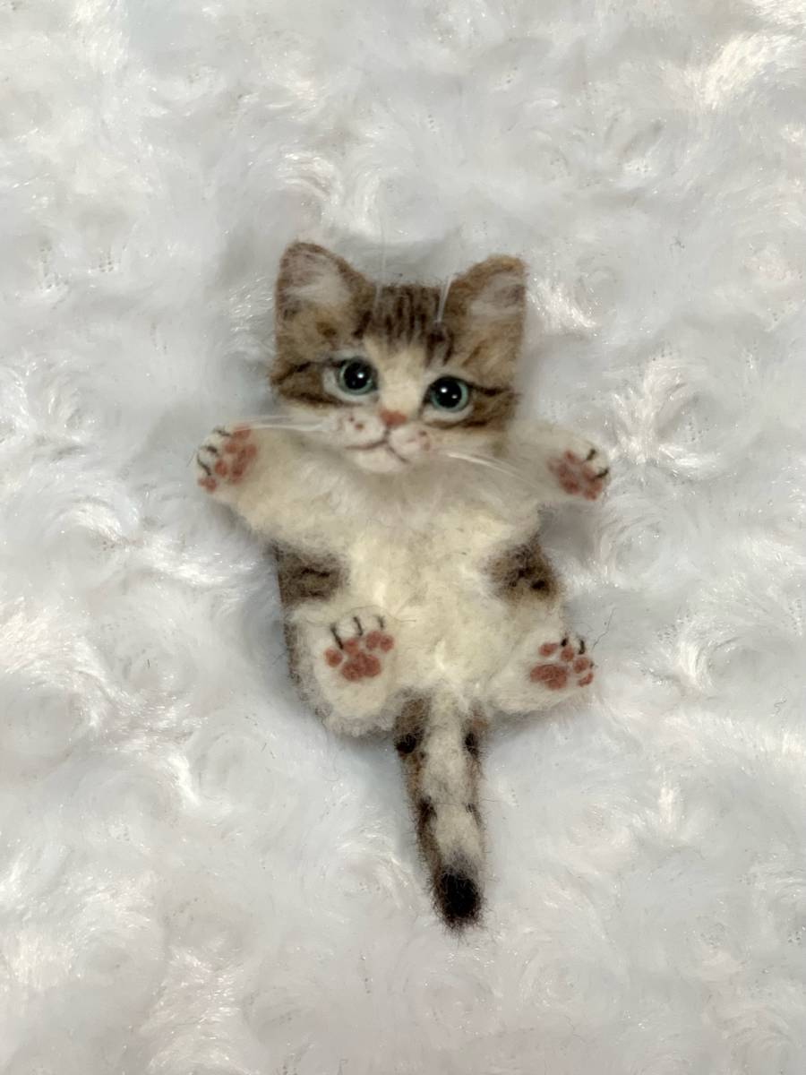 Chico 羊毛フェルト 猫 キジ白ちゃん ブローチ ネコ ハンドメイド ねこ 小さめ へそ天 キジトラ白猫 子猫 仔猫 羊毛フェルト 売買されたオークション情報 Yahooの商品情報をアーカイブ公開 オークファン Aucfan Com