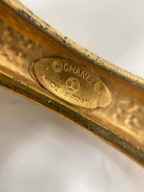 s1048553402.3