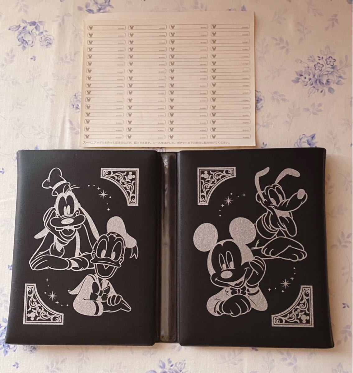 ディズニー リゾート スーベニア メダル コレクション ブック 60枚収納 黒 ミッキー ディズニー 売買されたオークション情報 Yahooの商品情報をアーカイブ公開 オークファン Aucfan Com