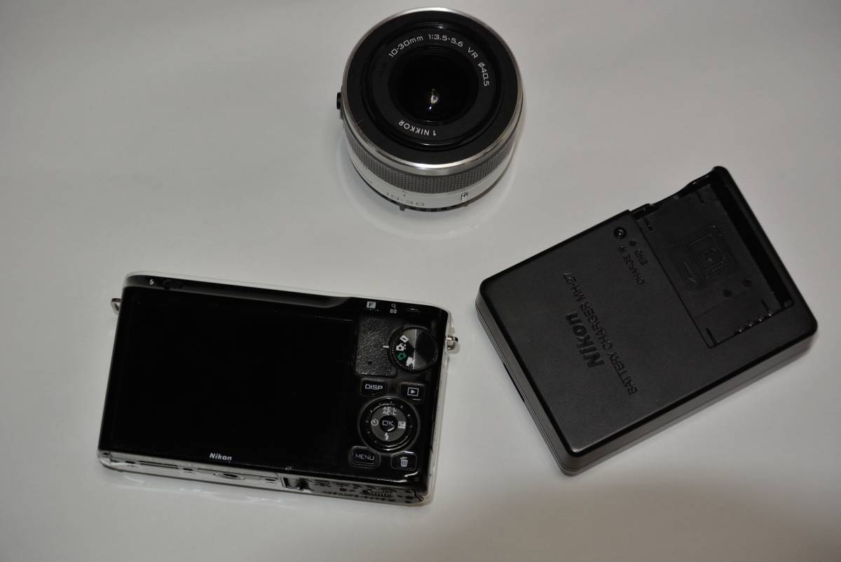 0 J1 ⁄ Nikon ニコン ホワイト 公式通販 Nikon1 | S1 J2 J3 S2 J5 J4 (