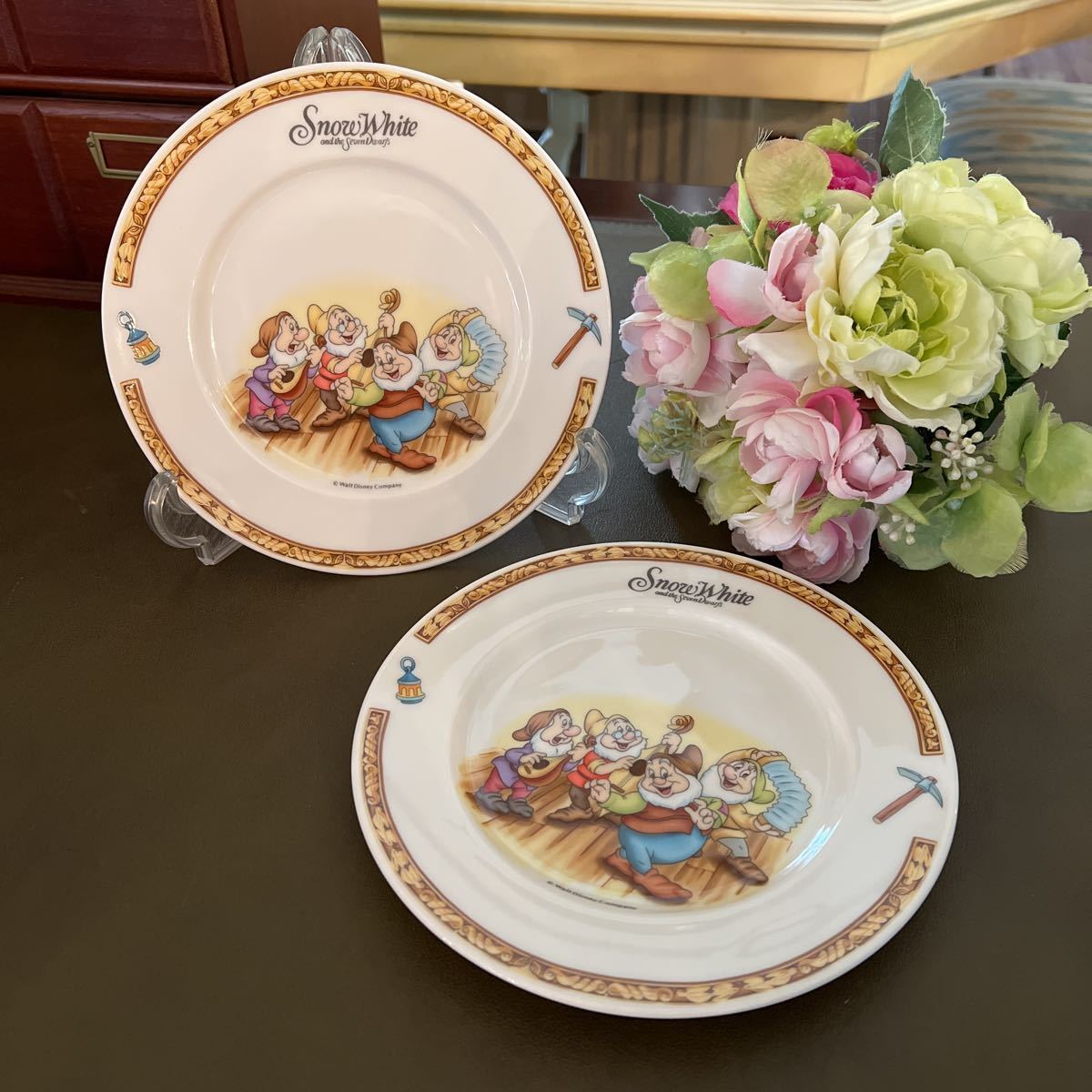 Y1161 Sango 7人の小人が描かれた愉快で可愛いポップな食器セット プレート 2 カップ 1 ソーサー 2 コップ 2 ディズニー 白雪姫 洋食器 売買されたオークション情報 ヤフオク の商品情報をアーカイブ公開 オークファン Aucfan Com