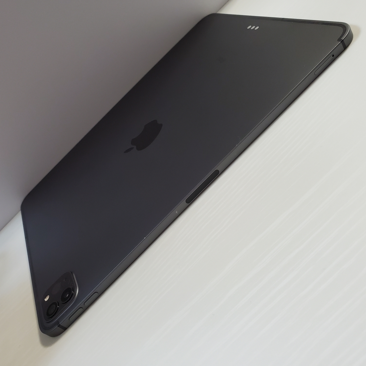 ☆【19500WM】 ほぼ美品 SIMフリー MXE62J/A iPad Pro 11インチ (第2 