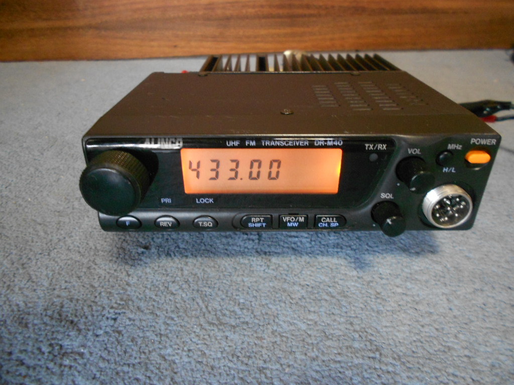 アルインコ DR-M40 430無線機 動作確認済み 同軸付 アルインコ DR-M40 430無線機 動作確認済み 同軸付 アルインコ DR-M40