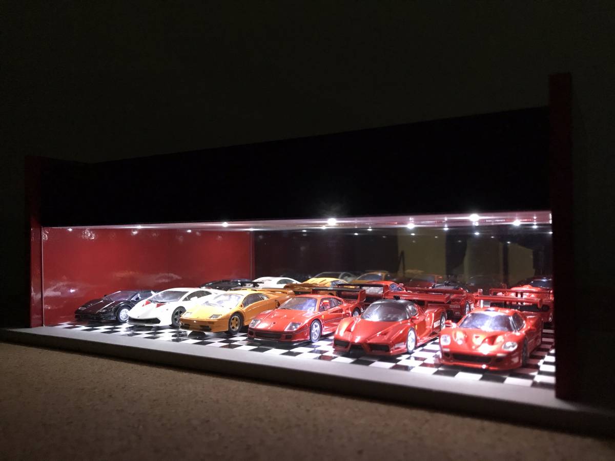 ミニカー専用ジオラマ：1/64 ガレージタイプショールーム（光沢レッド
