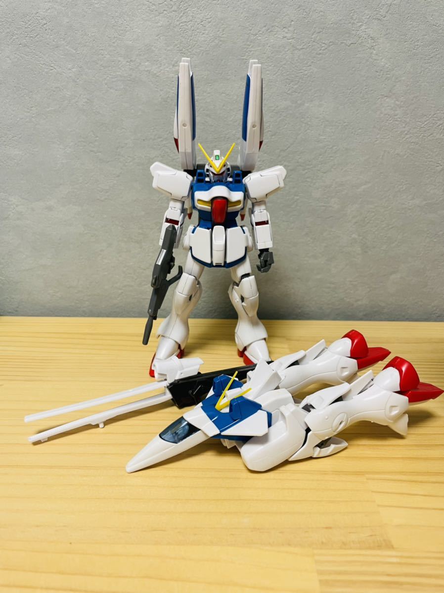 バンダイ 1 100 Hg Vガンダム 機動戦士 ヴィクトリー ガンダム Vダッシュガンダム 完成品 完成品 売買されたオークション情報 Yahooの商品情報をアーカイブ公開 オークファン Aucfan Com