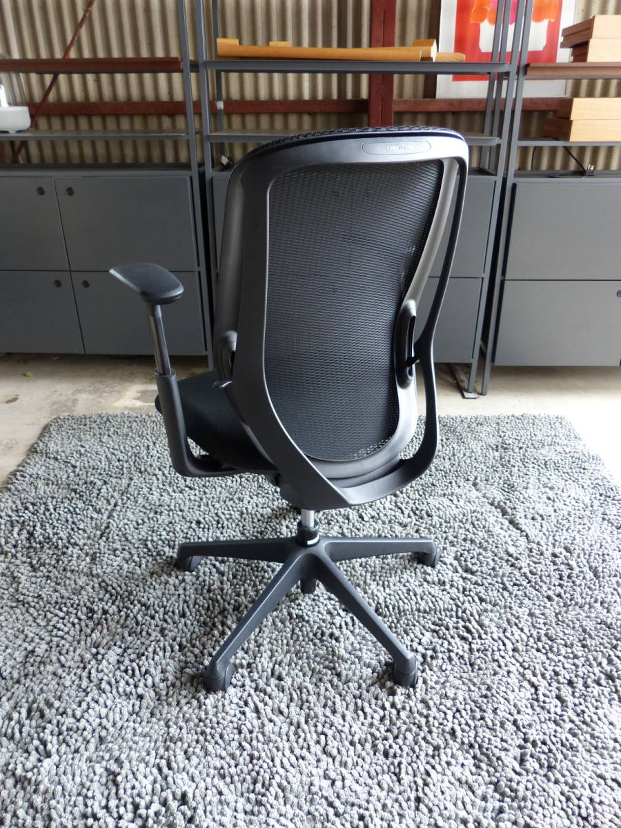 a オカムラ｜シルフィー ハイバック メッシュ 黒ボディ 黒脚 可動肘  