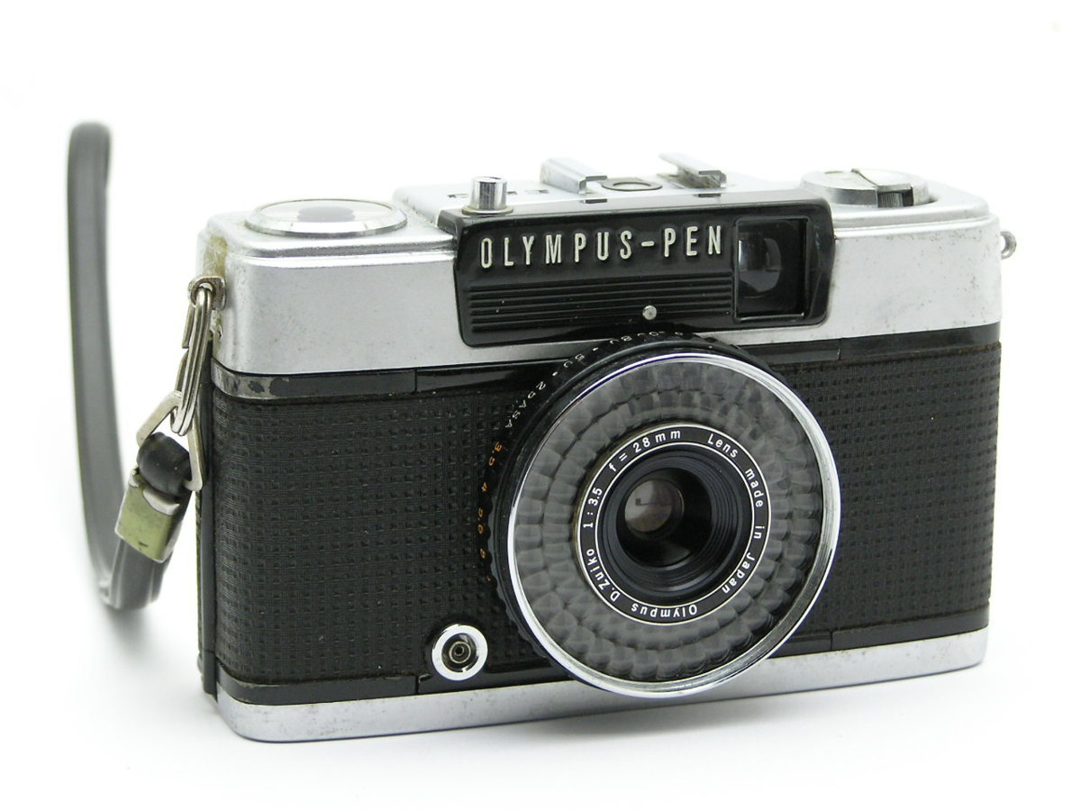 ☆ハローカメラ☆ 7185 OLYMPUS-PEN EE-3 ( D.Zuiko 28mm F3.5 ) 赤ベロ