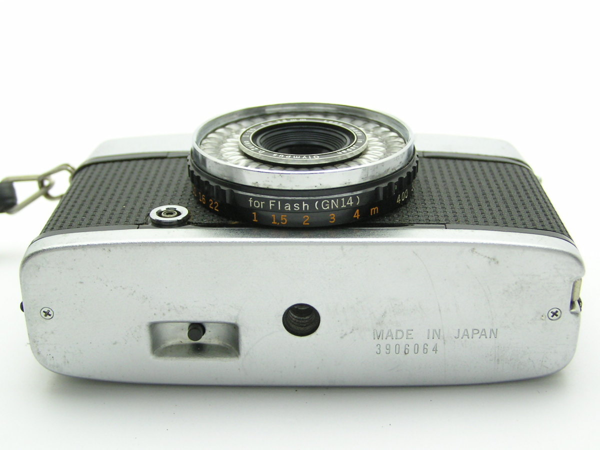 ☆ハローカメラ☆ 7185 OLYMPUS-PEN EE-3 ( D.Zuiko 28mm F3.5 ) 赤ベロ