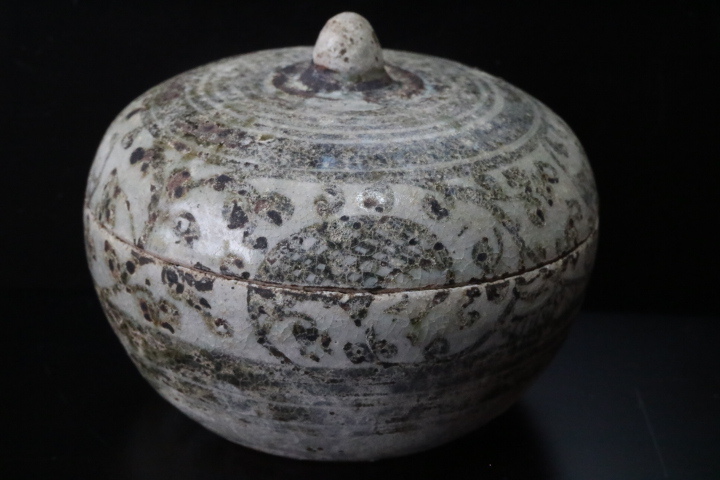 Yahoo!オークション - タイ 14～15世紀 鉄絵唐草文合子 文化遺産