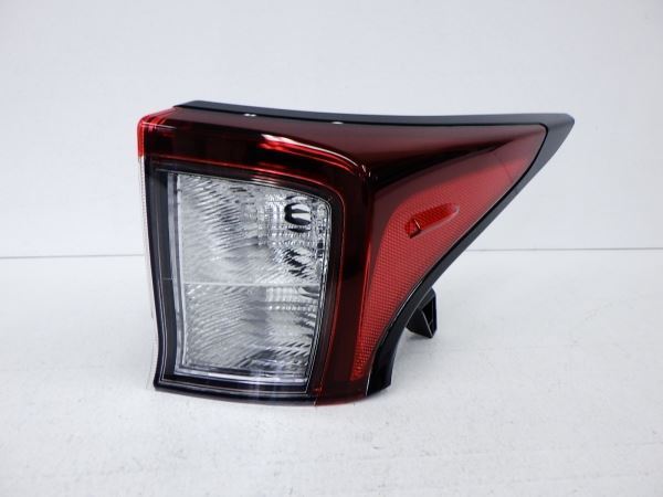 T37461△ プリウス 50系 後期 右テールランプ ICHIKOH 47-111 ZVW51