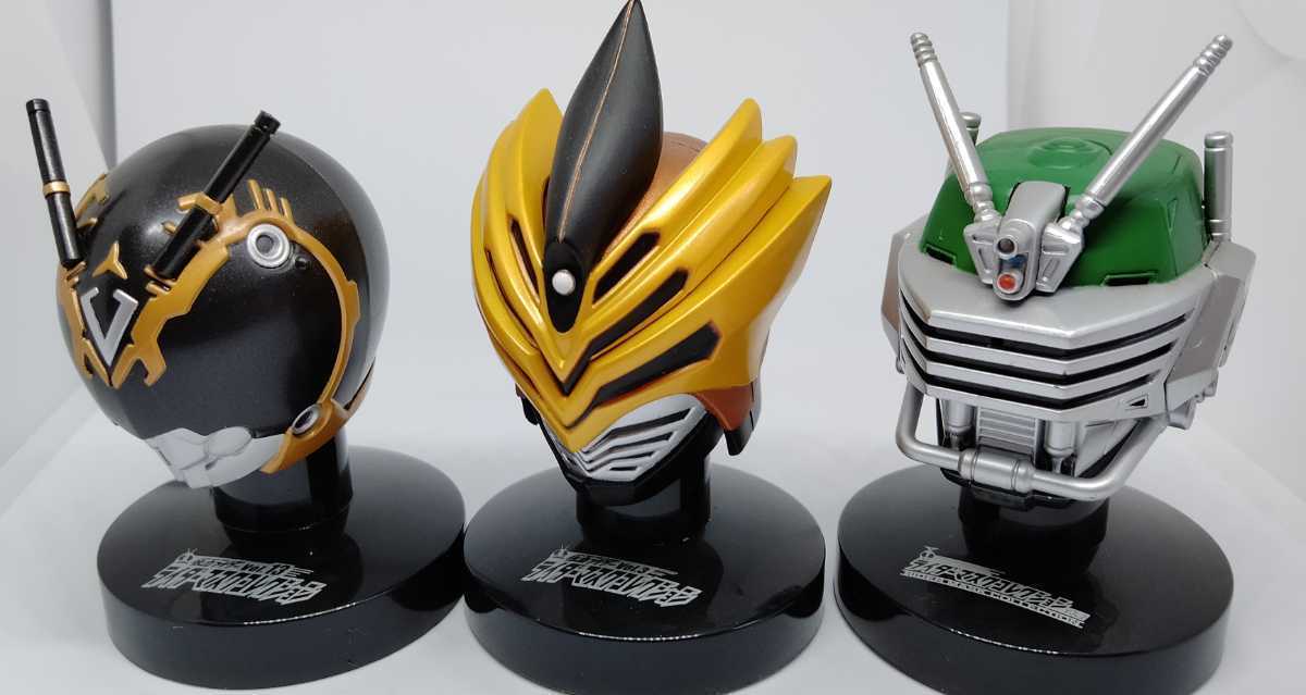 仮面ライダー龍騎 13個セット マスクコレクション 発光台座6 要