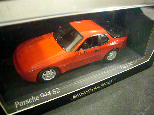 ☆1/43 ミニチャンプス ポルシェ 944 S2 1989 レッド