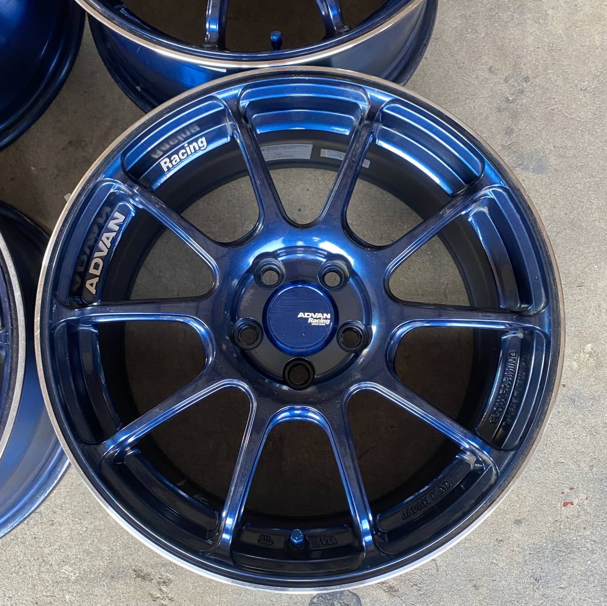 ADVAN Racing YOKOHAMA 5⁄114.3 7.0J (ホイール)の落札相場 希少！軽量 