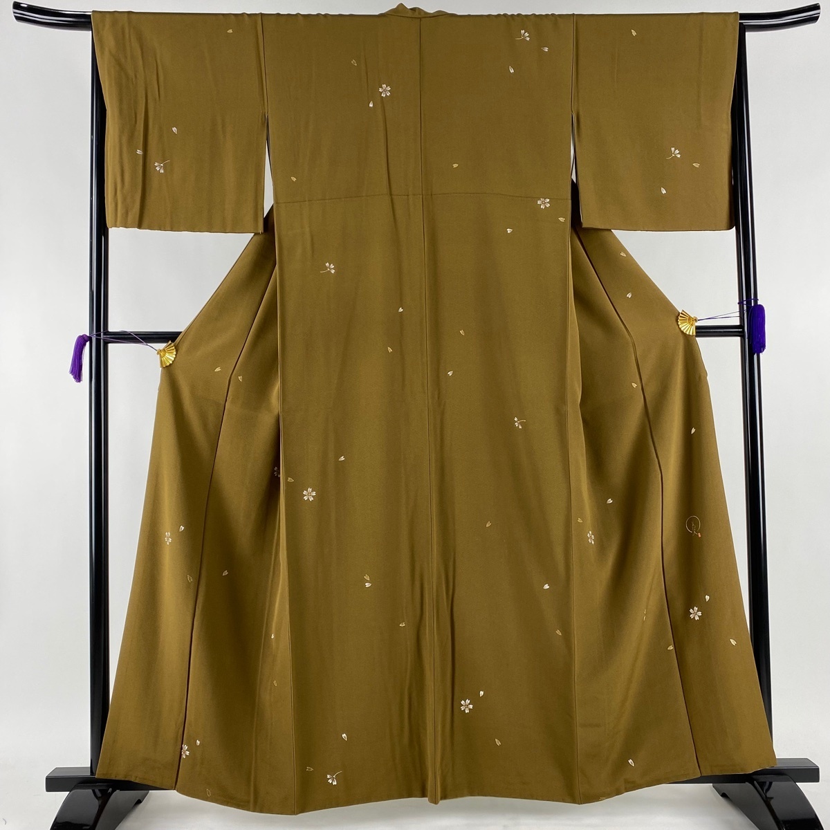 小紋 秀品 落款 桜 花びら 縮緬 茶緑色 袷 160cm 66.5cm M 正絹(仕立て