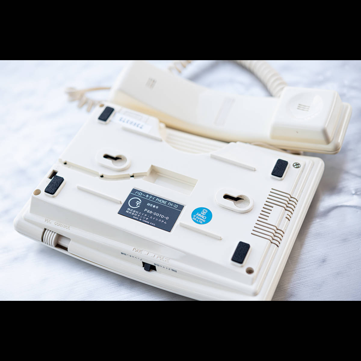 サンリオ ハローキティPhone FH-10 昭和 1976, 1988 SANRIO CO. LTD  