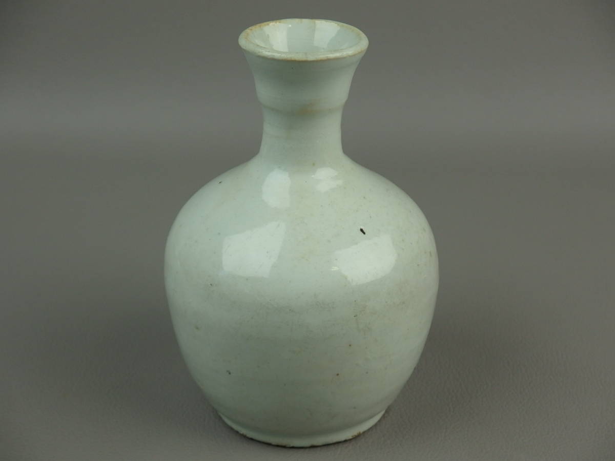 李朝 | 白磁面取瓶 入蘆花（ロカニイル） - CE） 木箱付（1392–1897 